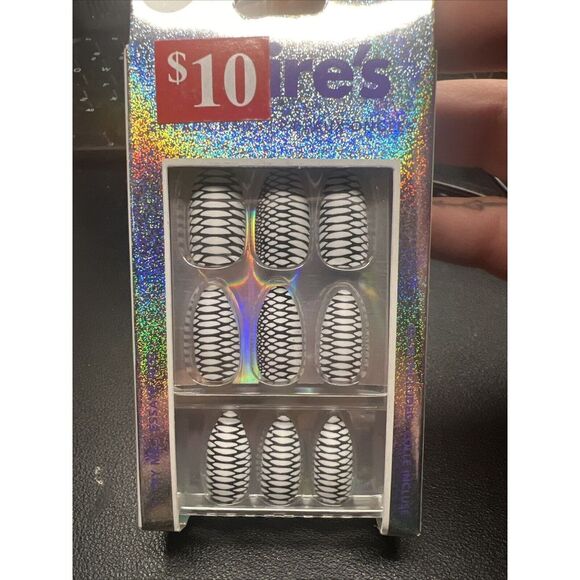 24pc Claire's Fake‎ False Glue On Black White Fishnet Matte Medium Almond Nails - Picture 1 of 3